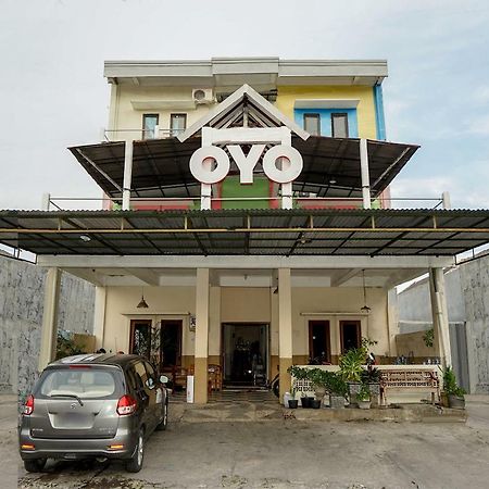 Kartika Syariah Homestay By Stayku Сурабая Экстерьер фото