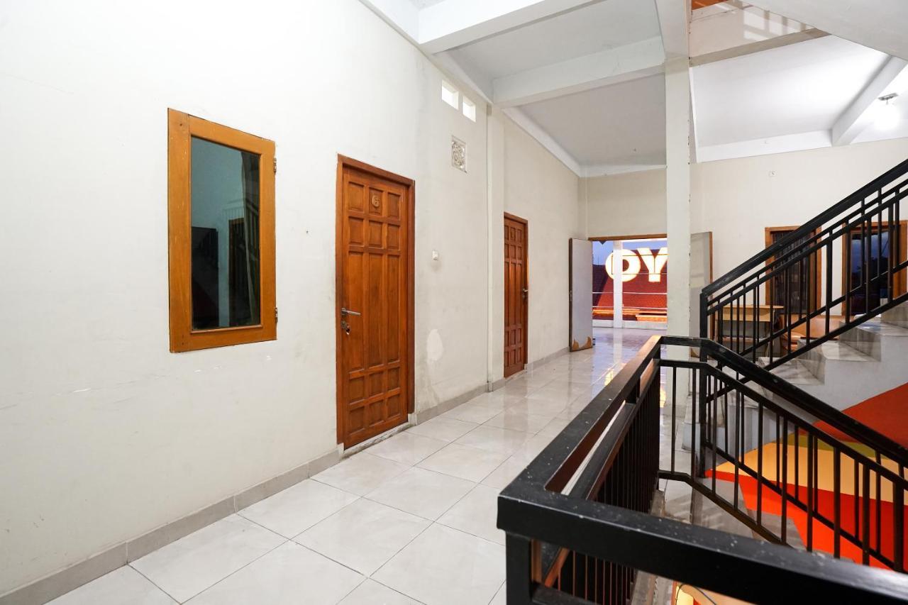 Kartika Syariah Homestay By Stayku Сурабая Экстерьер фото