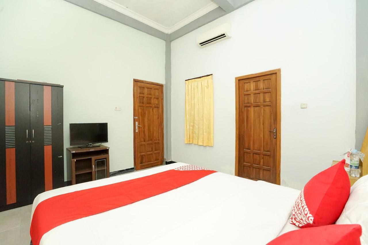 Kartika Syariah Homestay By Stayku Сурабая Экстерьер фото