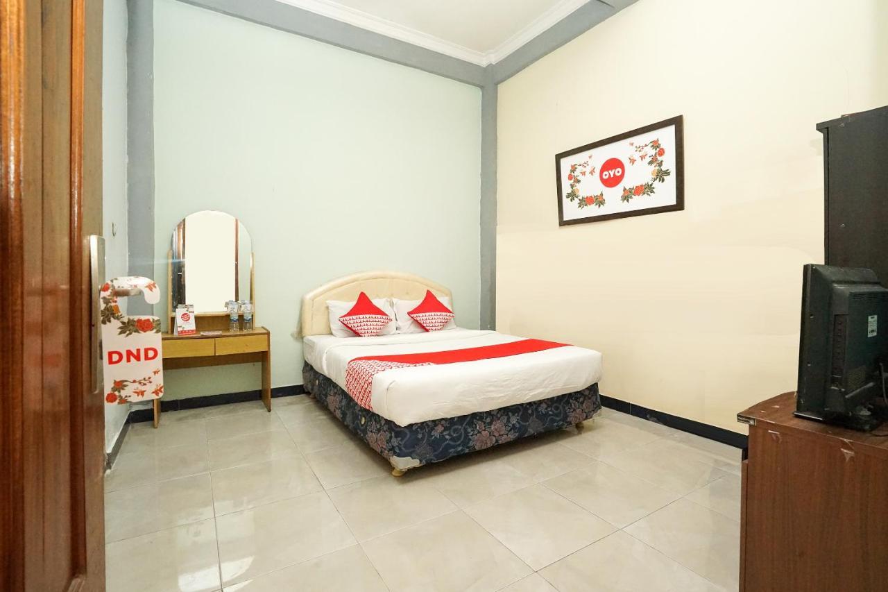 Kartika Syariah Homestay By Stayku Сурабая Экстерьер фото