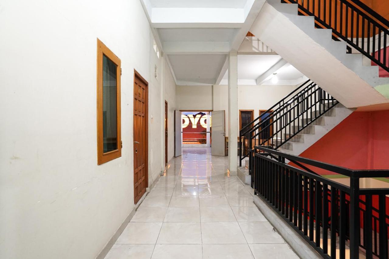 Kartika Syariah Homestay By Stayku Сурабая Экстерьер фото