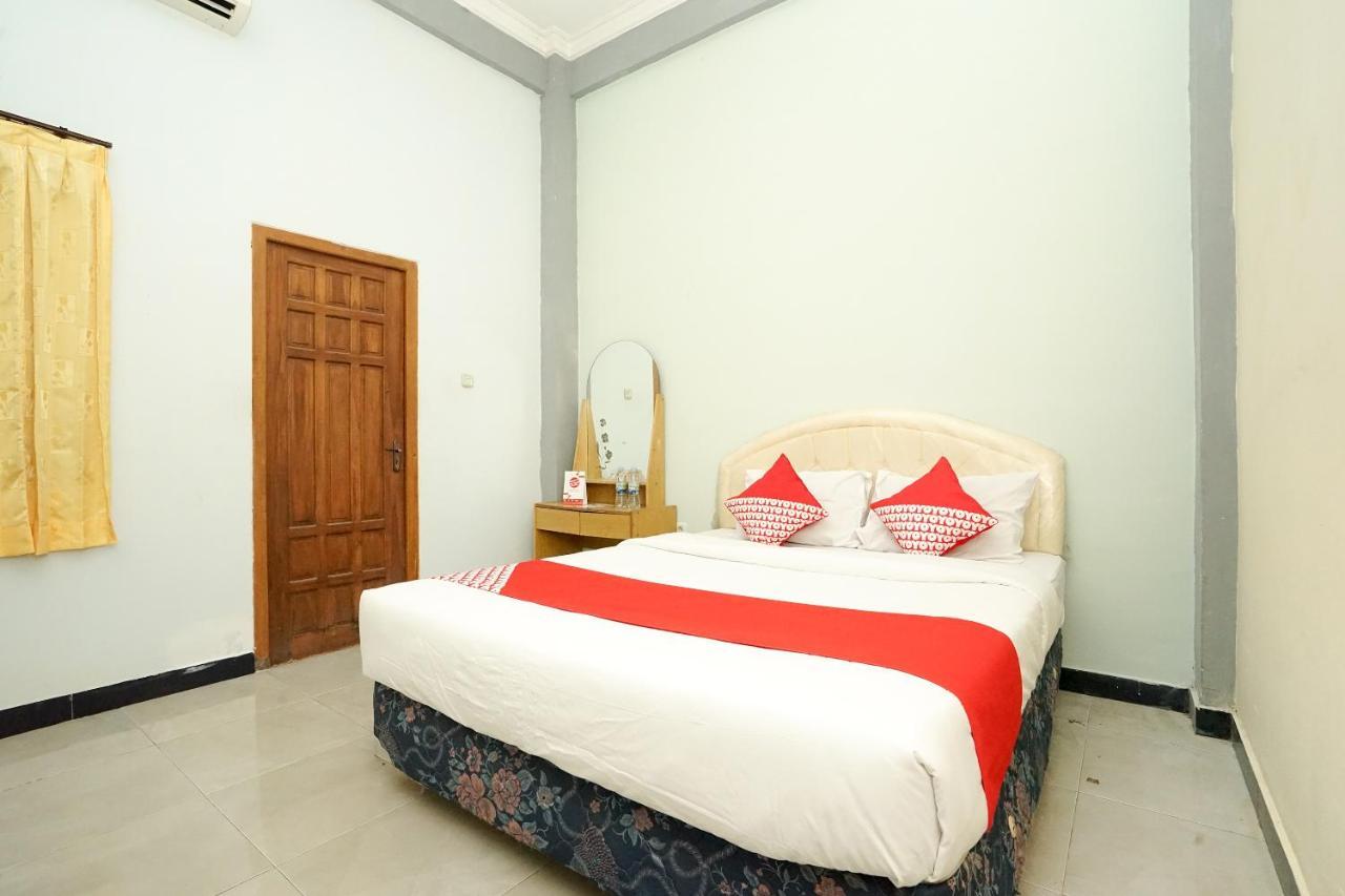 Kartika Syariah Homestay By Stayku Сурабая Экстерьер фото